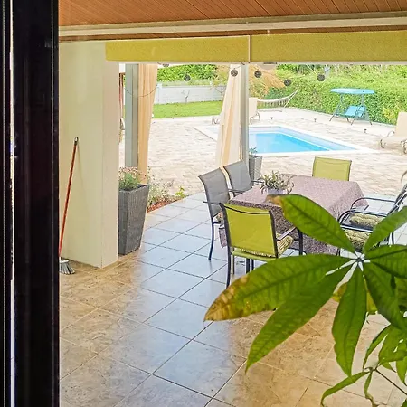 Vakantiehuis 2 Bedroom Awesome Home In Zeliski Zeliski