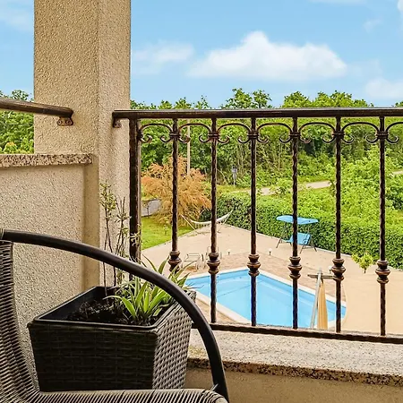 2 Bedroom Awesome Home In Zeliski *