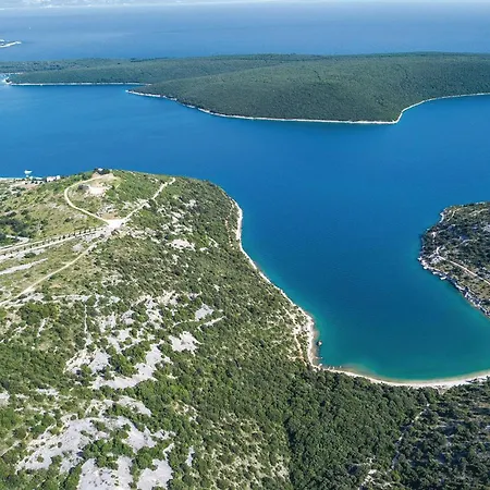 2 Bedroom Awesome Home In Zeliski *