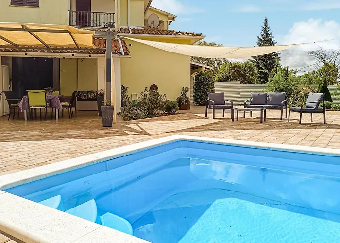 2 Bedroom Awesome Home In Zeliski