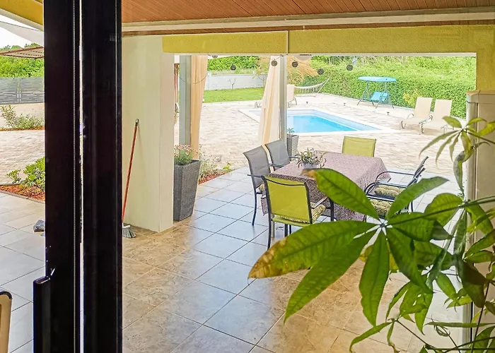 Vakantiehuis 2 Bedroom Awesome Home In Zeliski Zeliski