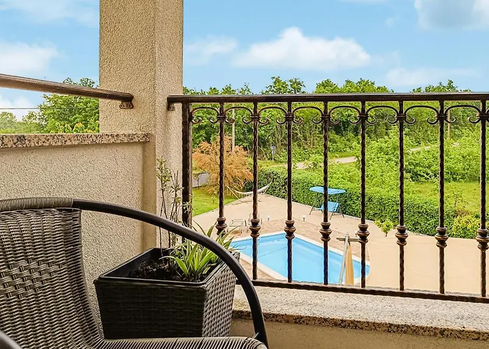 2 Bedroom Awesome Home In Zeliski *