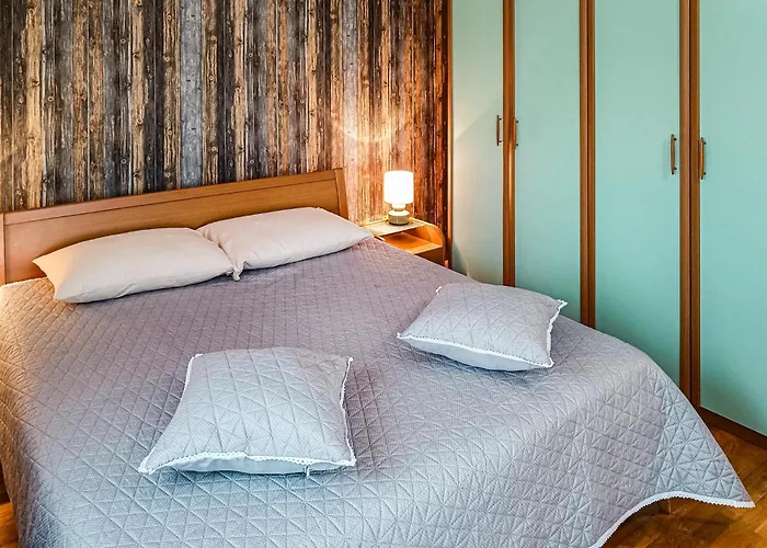 Vakantiehuis 2 Bedroom Awesome Home In Zeliski Zeliski