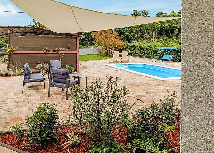 2 Bedroom Awesome Home In Zeliski Vakantiehuis Zeliski