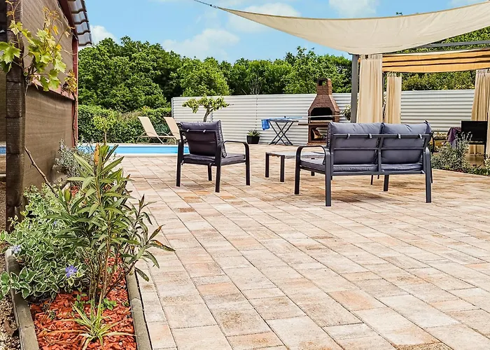 Vakantiehuis 2 Bedroom Awesome Home In Zeliski *