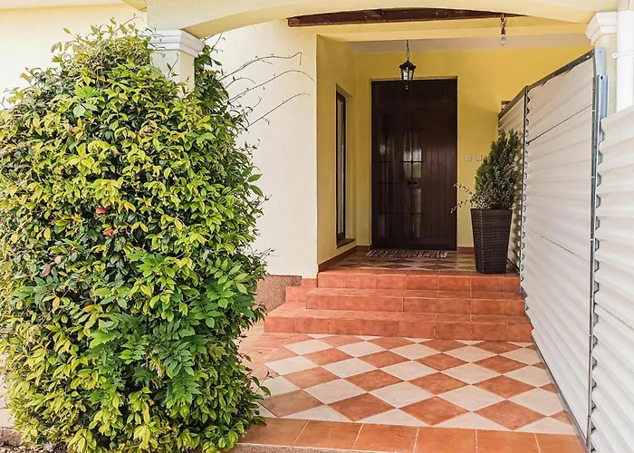 2 Bedroom Awesome Home In Zeliski * Zeliski