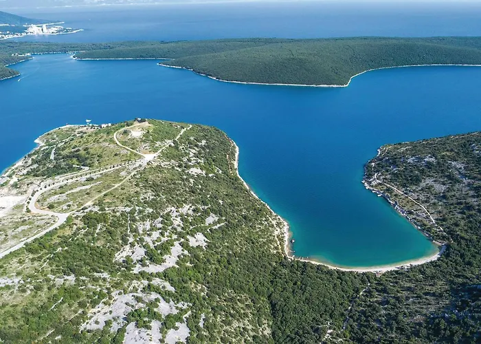 2 Bedroom Awesome Home In Zeliski *